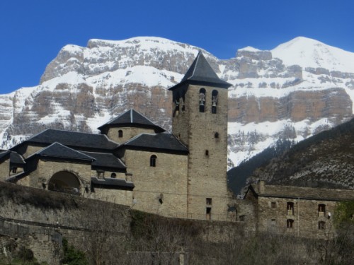 Snowshoe-Ordesa-01 Torla's church with the snowy cliffs of Ordesa behind