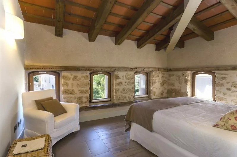 Guest bedroom at Hotel Fábrica de Solfa