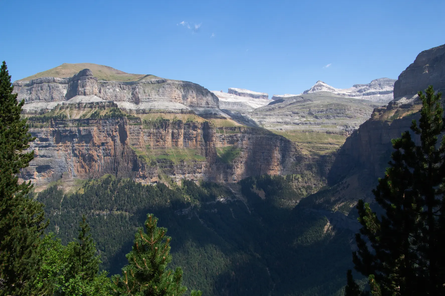 Guide to walking in Ordesa and Monte Perdido National Park