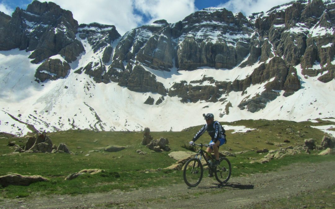 Mountain biking in the Valle de Tena