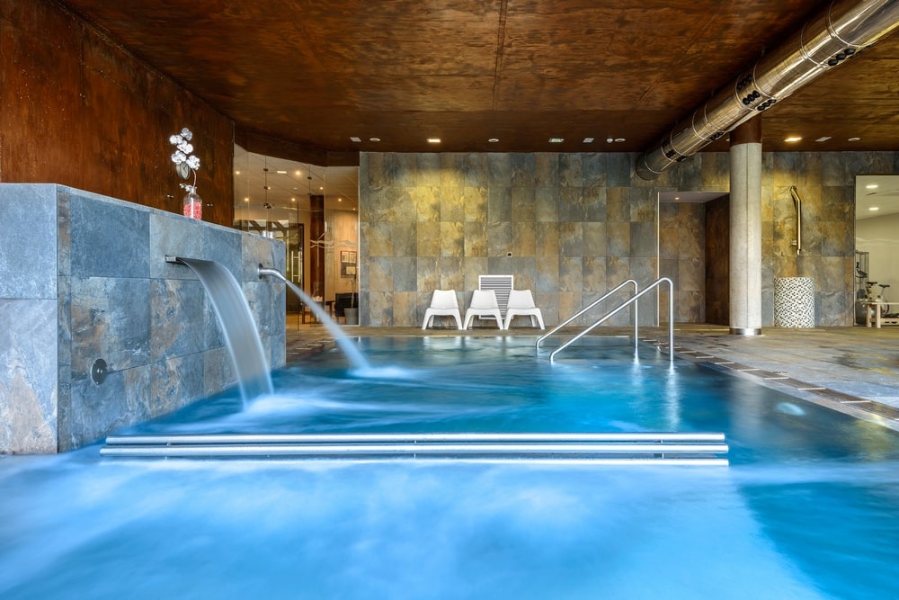 Spa pool at Hotel Agua de los Mallos in Murillo de Gállego