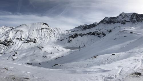 Ibon de Sabocos and Montaña del Verde