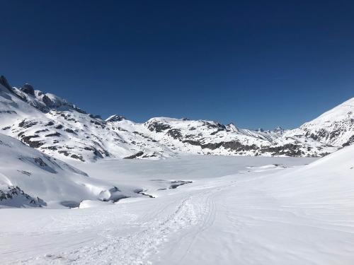 A frozen Ibon de Estanes
