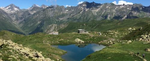 Lakes & Valleys