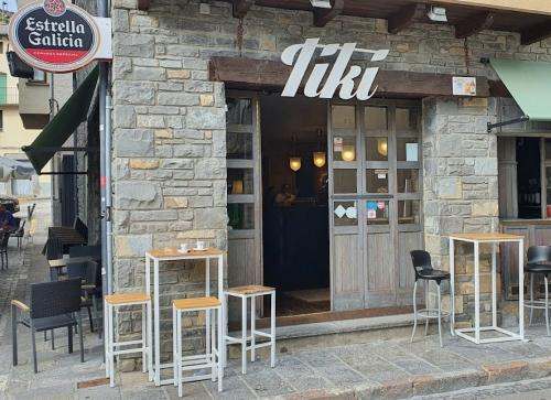 Tiki restaurant
